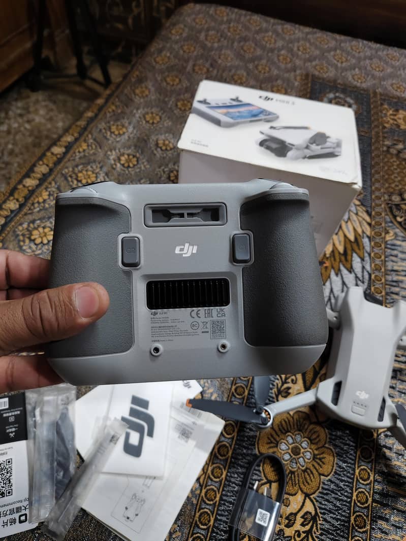 DJI Mini 3 with RC Complete Box 9
