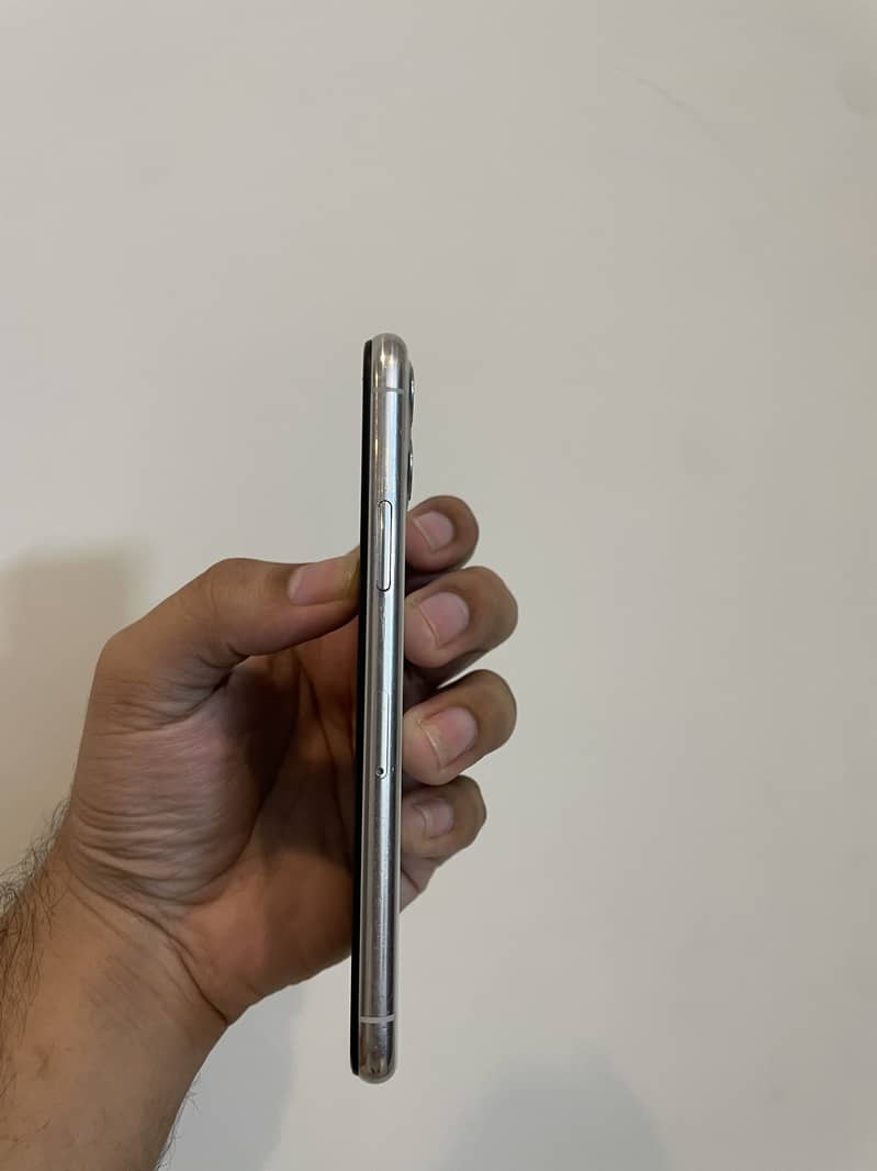 Apple iPhone 11 Pro 2