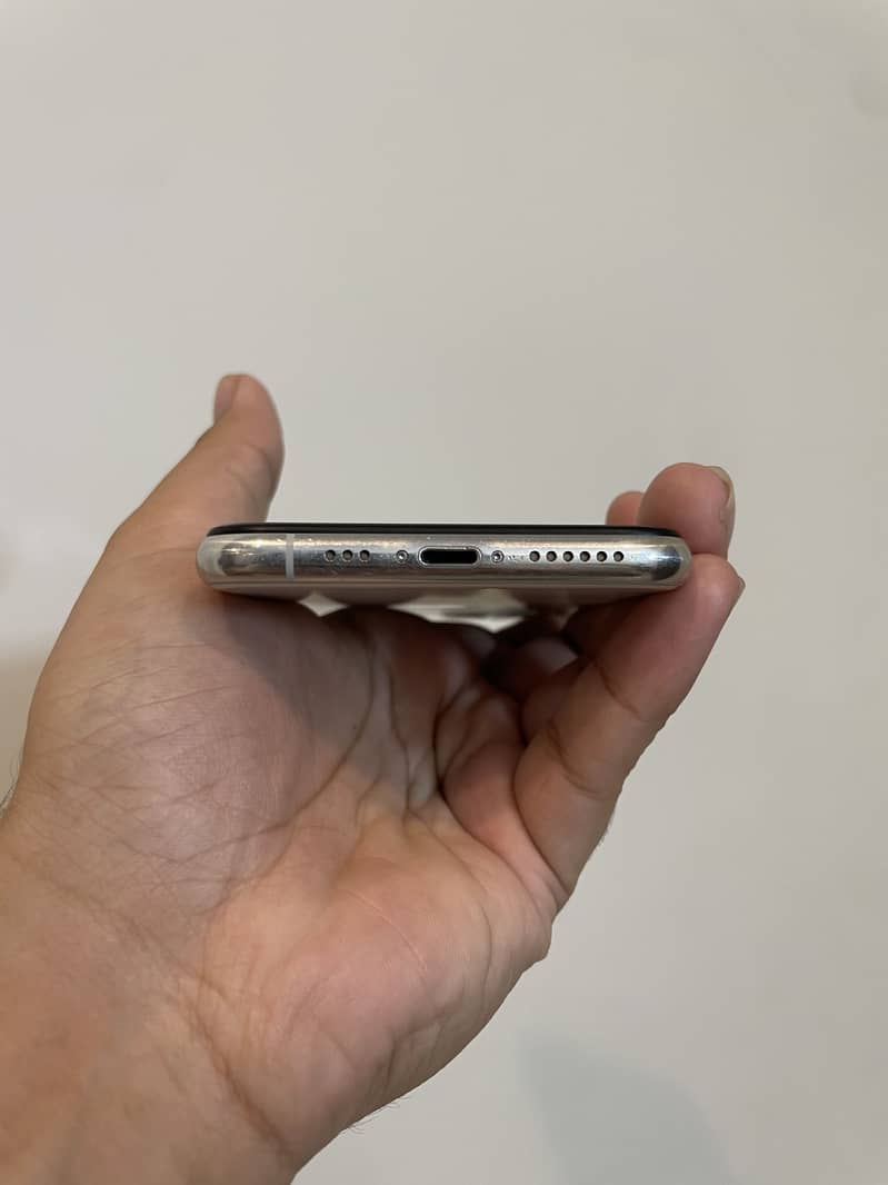 Apple iPhone 11 Pro 4