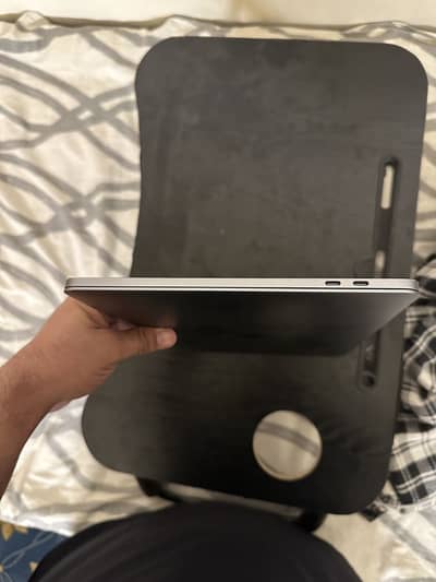 MacBook Pro 2017 | Core i5 3.1GHz | 8GB RAM | 256GB SSD | Touch Bar