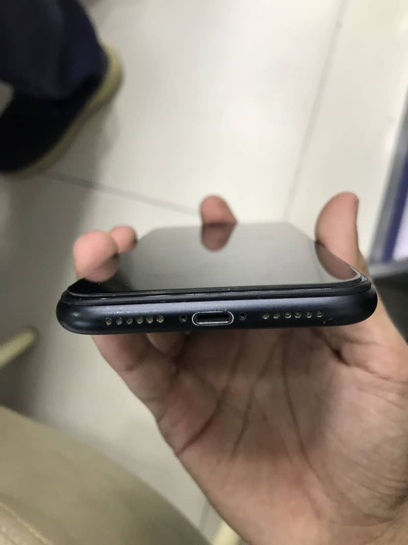 Apple iPhone XR 4