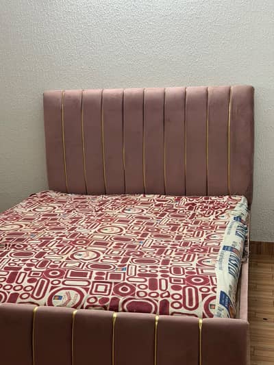 Queen size bed set