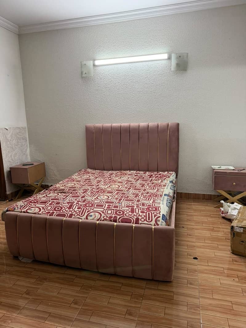 Queen size bed set 1