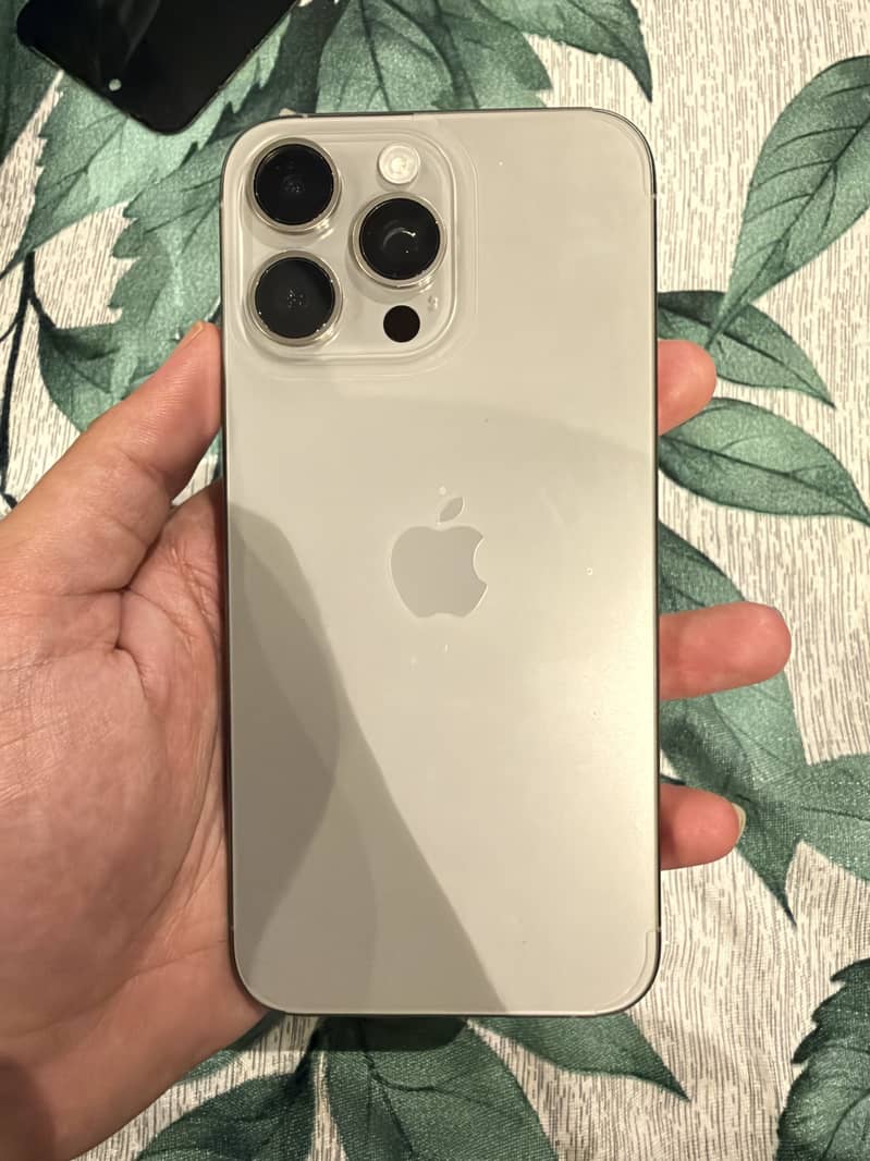 Apple iPhone 15 Pro Max 3