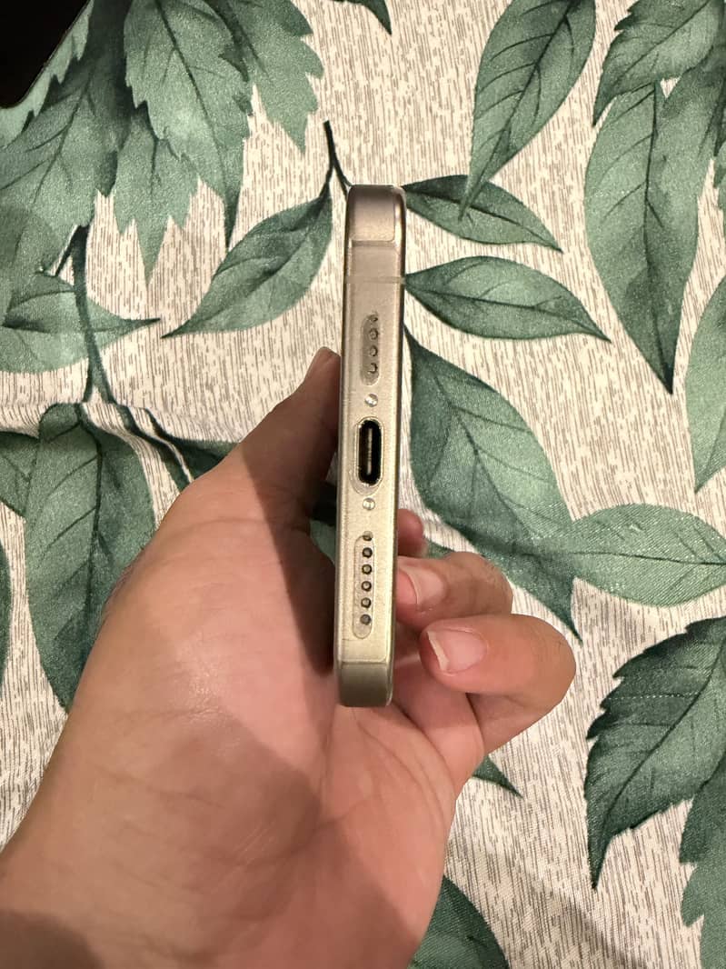 Apple iPhone 15 Pro Max 5