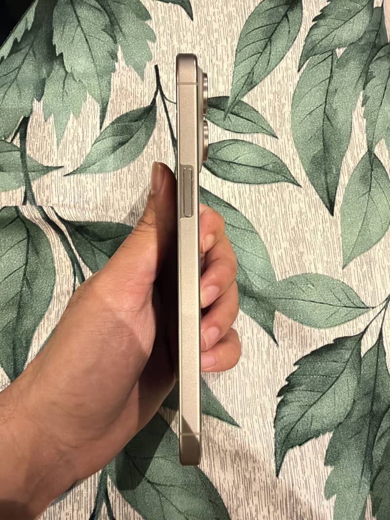 Apple iPhone 15 Pro Max 7