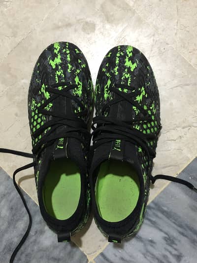 Football toes shoes