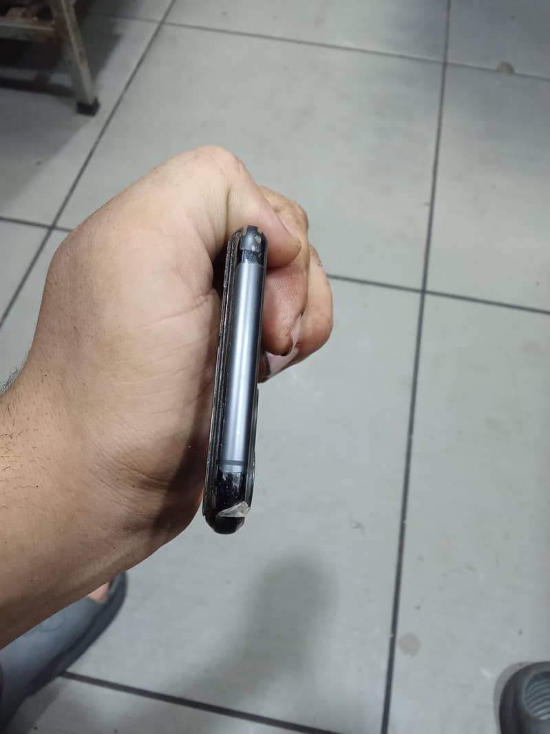 Apple iPhone 11 Pro 3