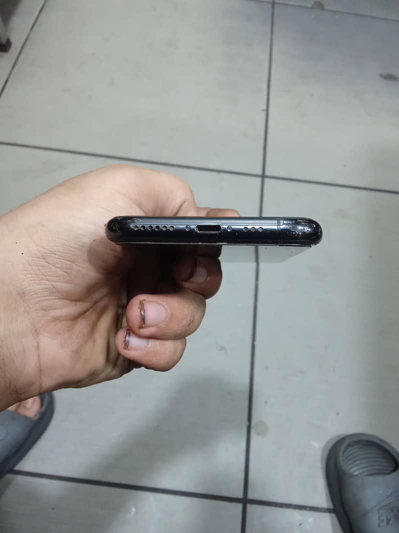 Apple iPhone 11 Pro 4