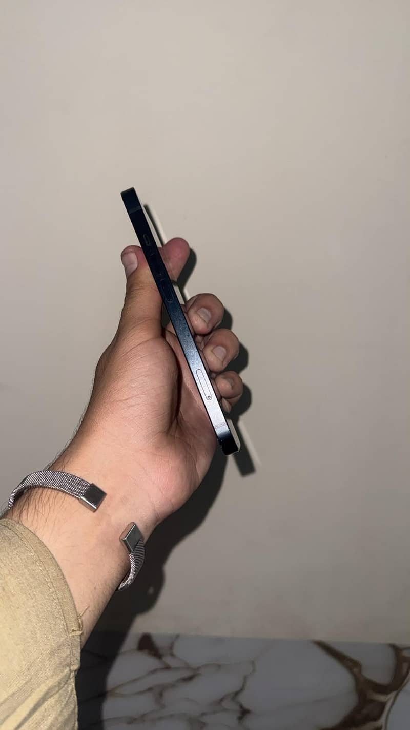 Apple iPhone 13 2