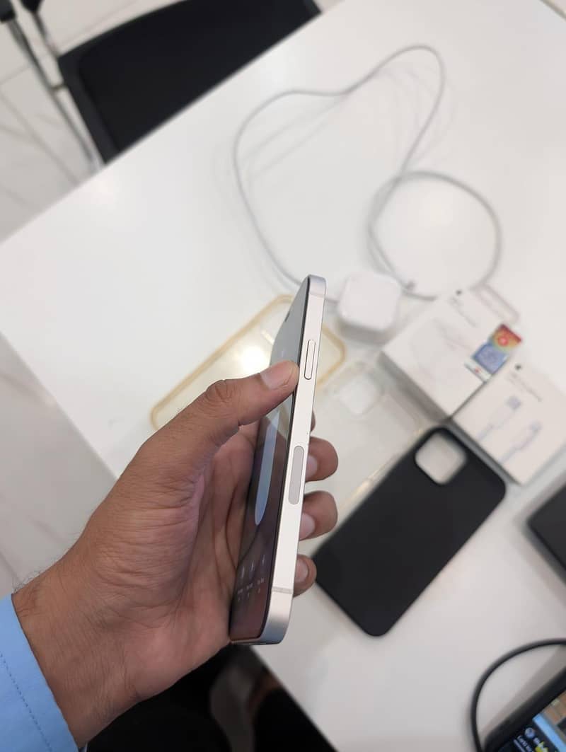 Apple iPhone 12 3