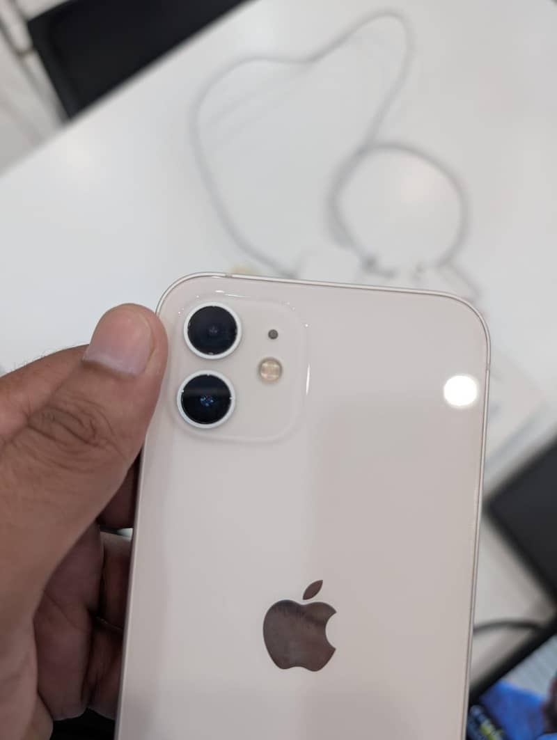 Apple iPhone 12 6
