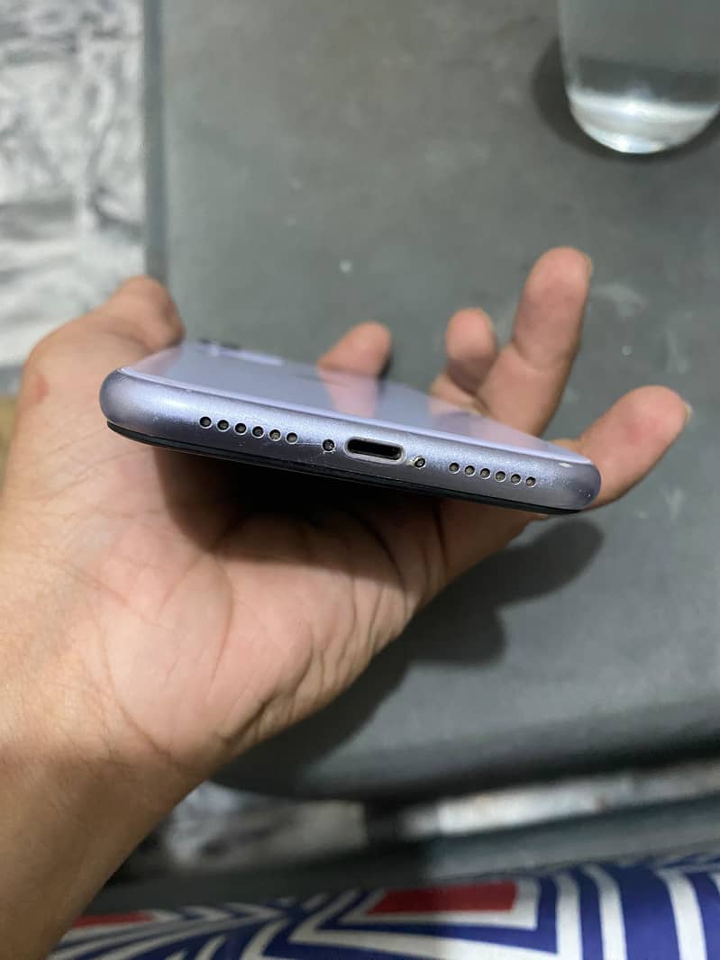 Apple iPhone 11 3