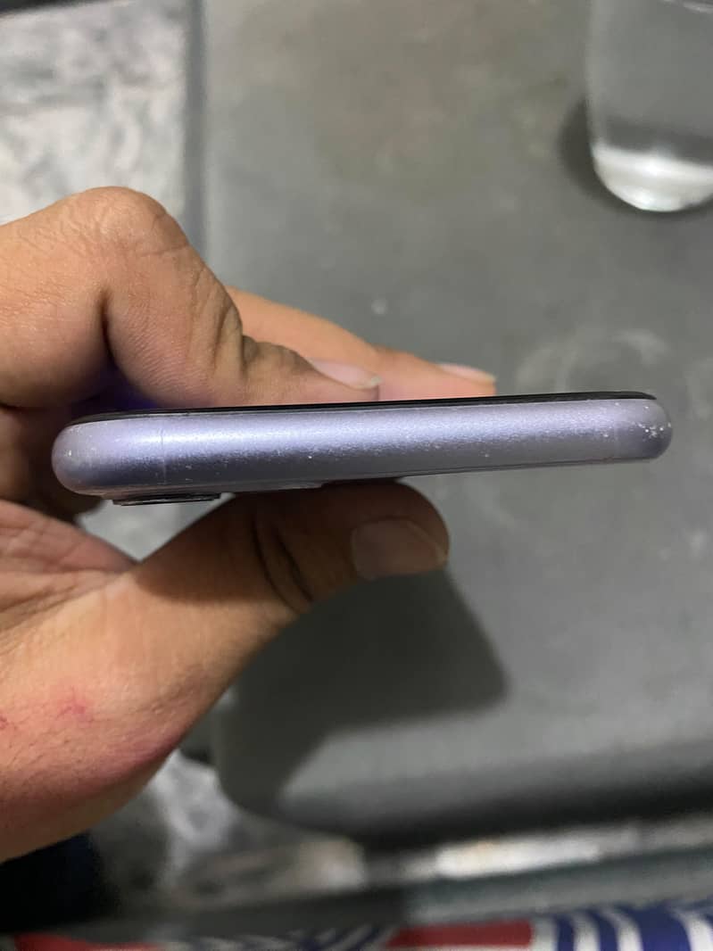 Apple iPhone 11 4