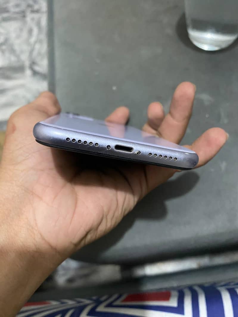 Apple iPhone 11 7