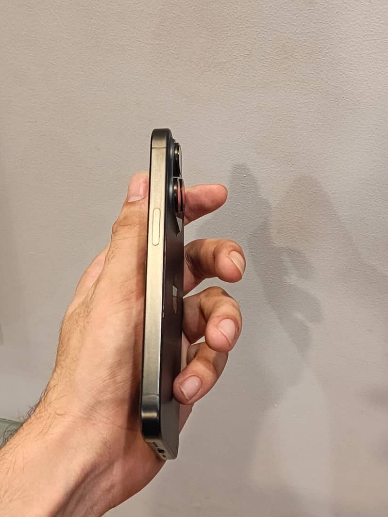 Apple iPhone 15 Pro 2