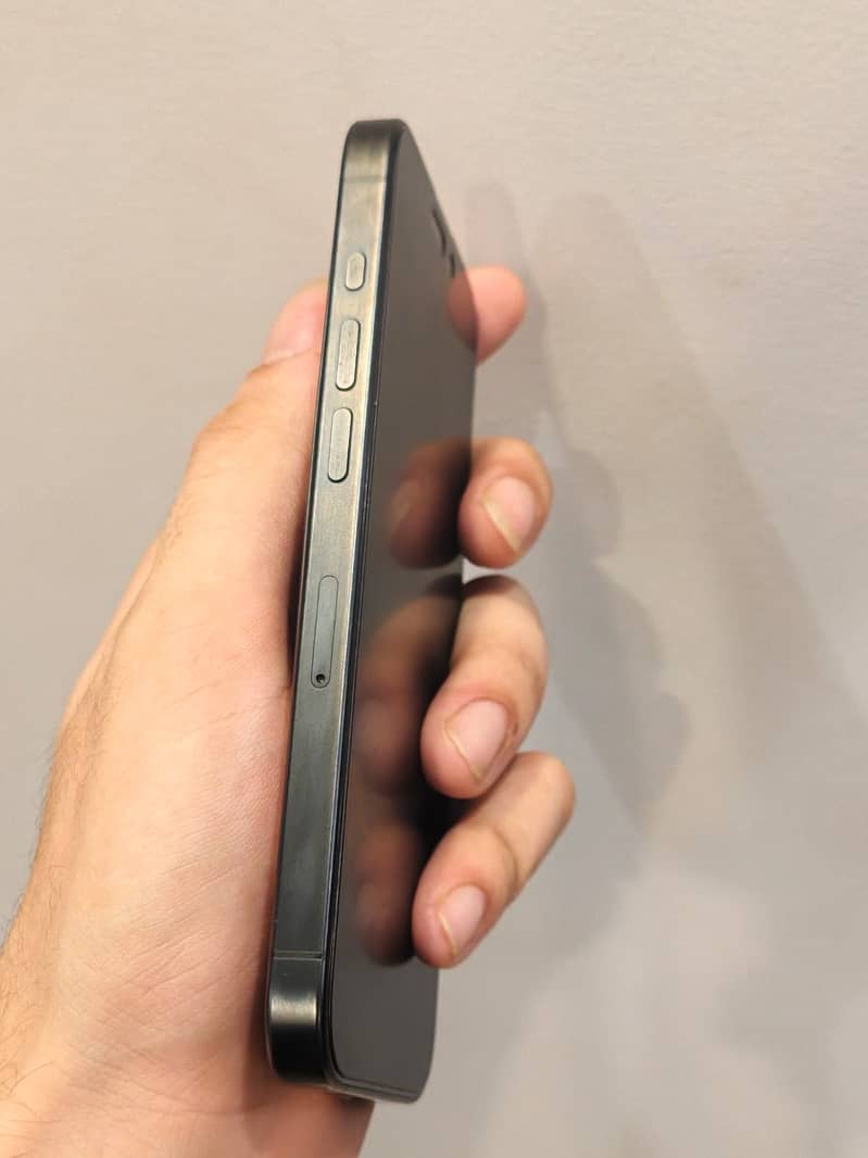 Apple iPhone 15 Pro 3