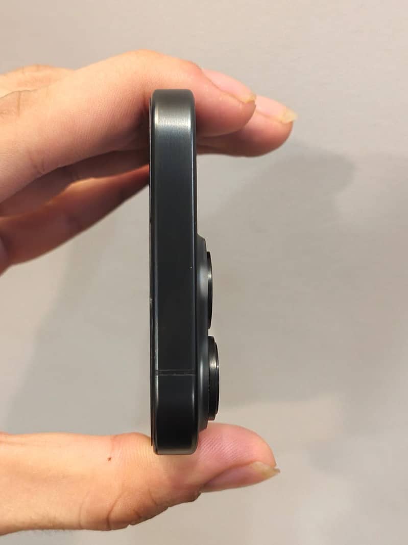 Apple iPhone 15 Pro 4