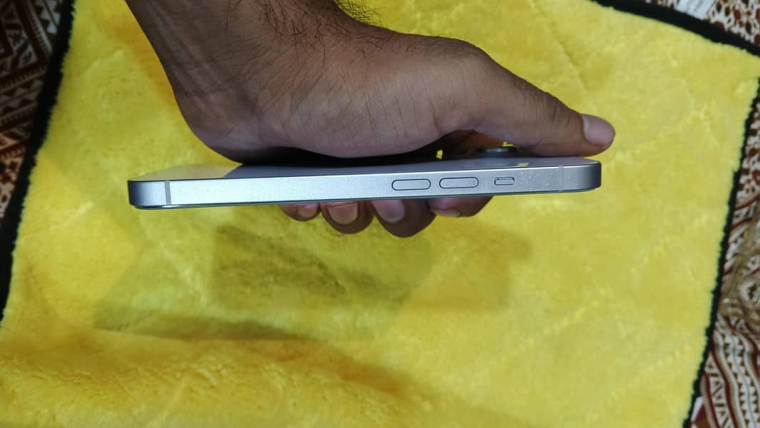 Apple iPhone 14 jv 1