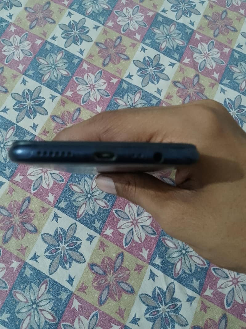 Realme C2 4