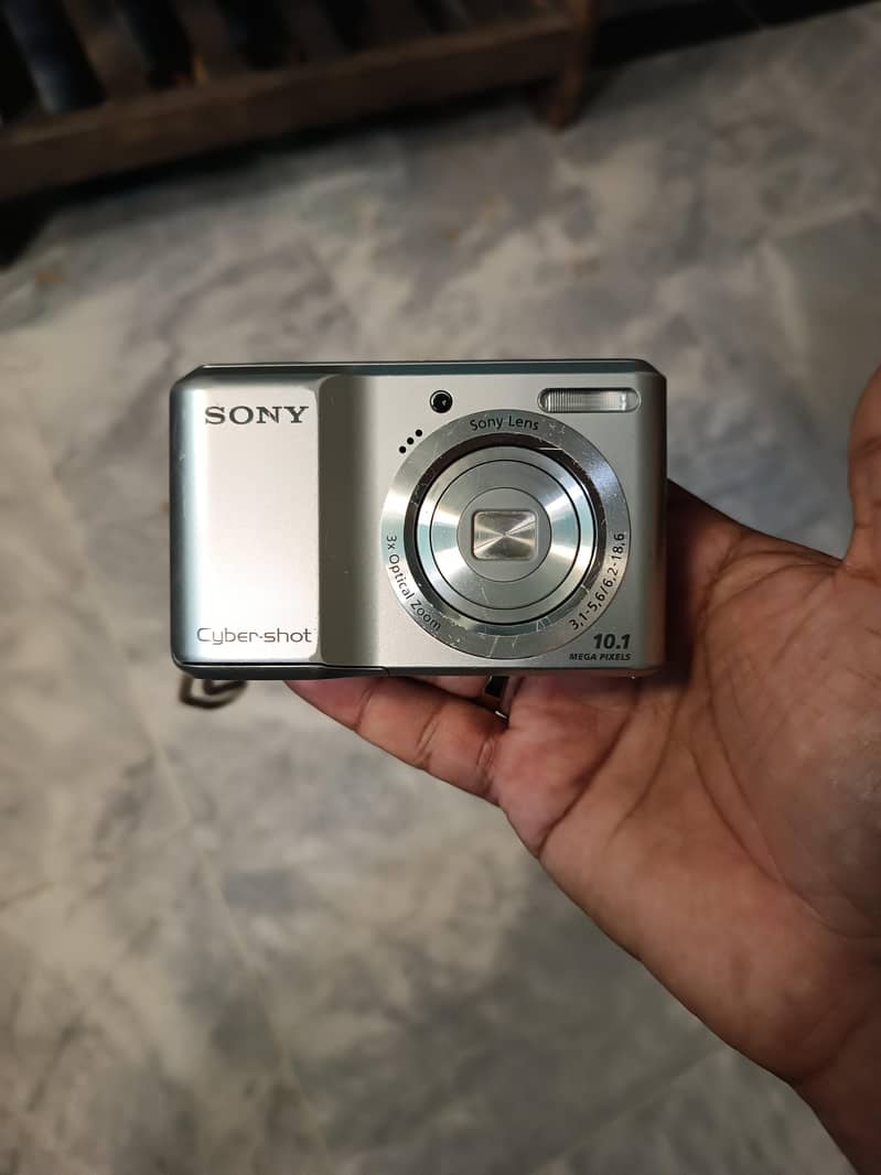 Sony Dsc-s1900 10.1 Mega Pixels Digital Camera 0