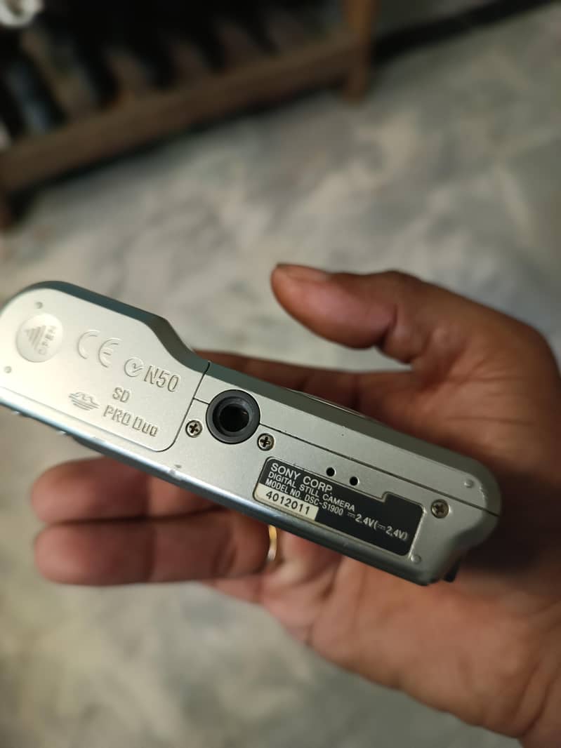 Sony Dsc-s1900 10.1 Mega Pixels Digital Camera 3