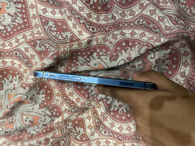 Apple iPhone 12 3
