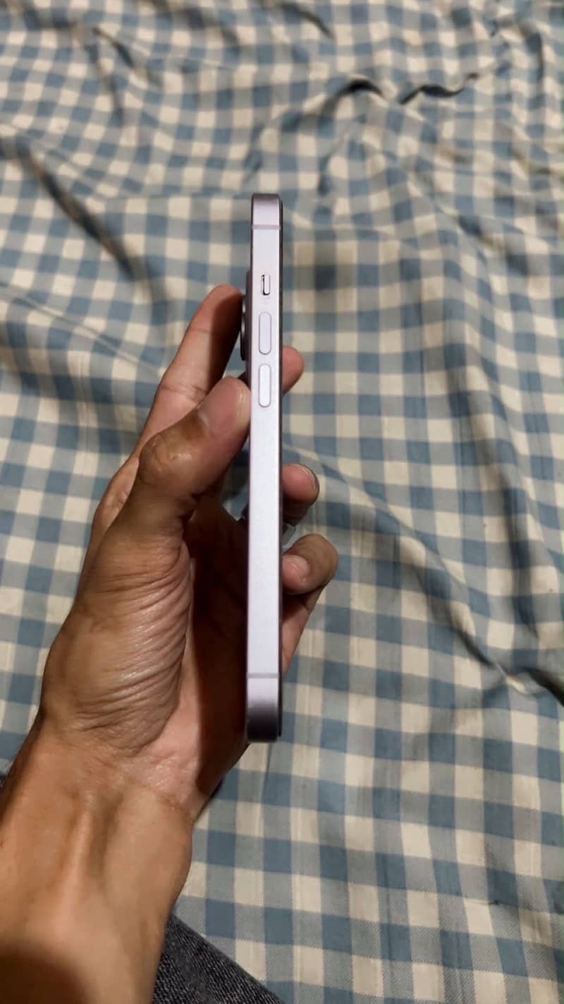 Apple iPhone 14 4