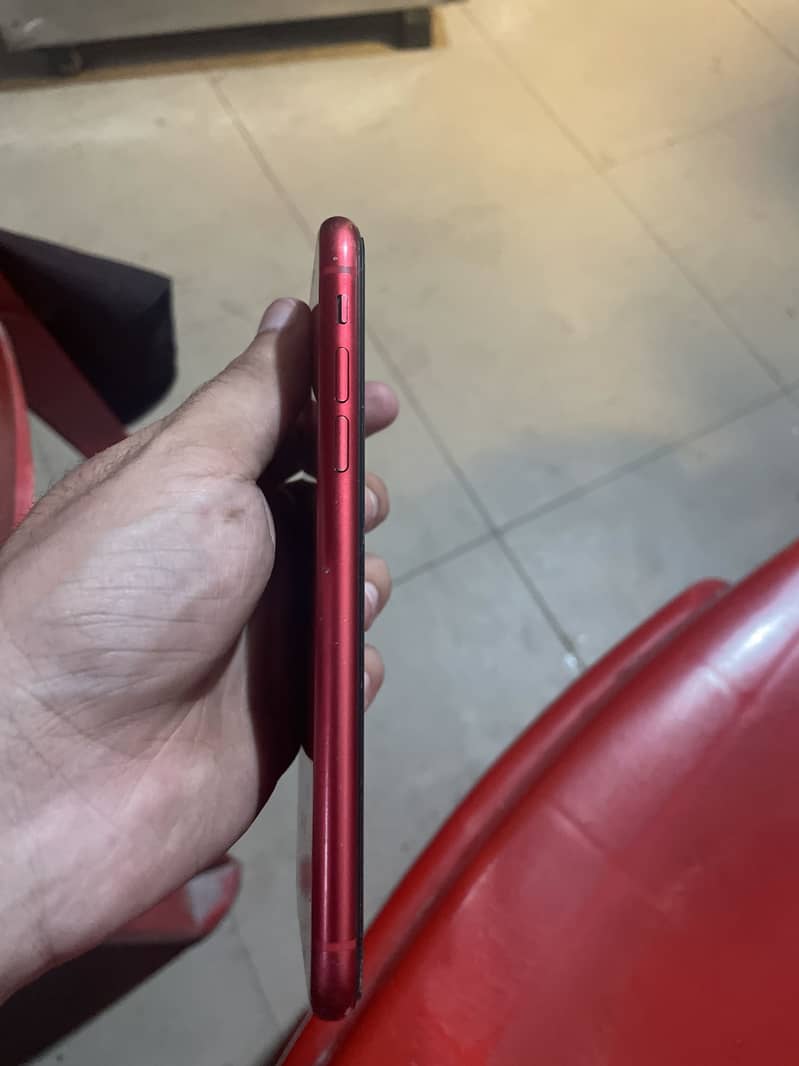 Apple iPhone 11 4