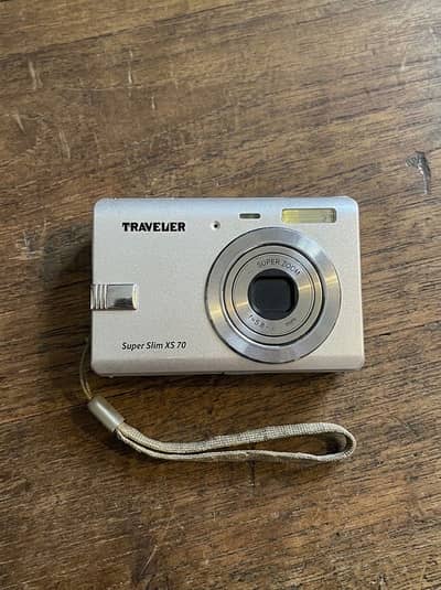 traveller super slim xs 70 Digital camera with SD card