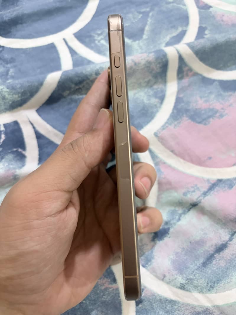 Apple iPhone 16 Pro Max 3