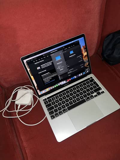 Apple macbook pro m1 chip 8/256gb