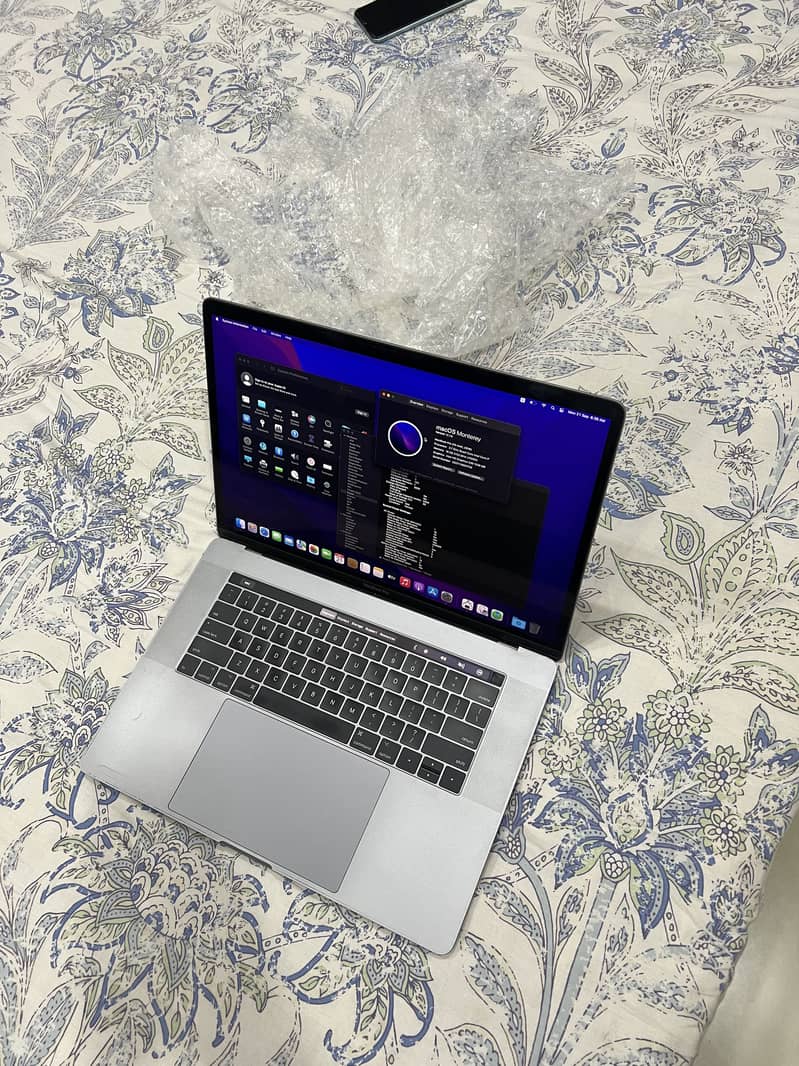 Apple macbook pro core i7 2016 model 0