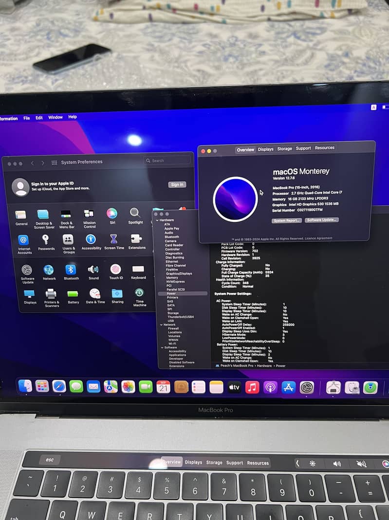 Apple macbook pro core i7 2016 model 3