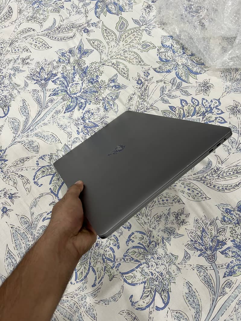 Apple macbook pro core i7 2016 model 5