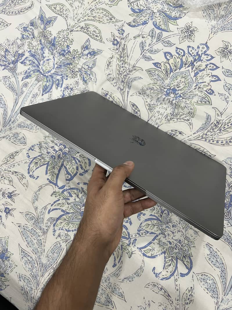 Apple macbook pro core i7 2016 model 6