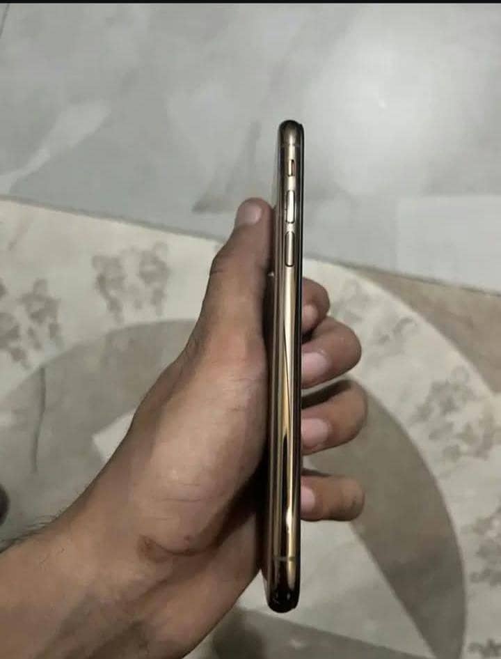 Apple iPhone XS 3
