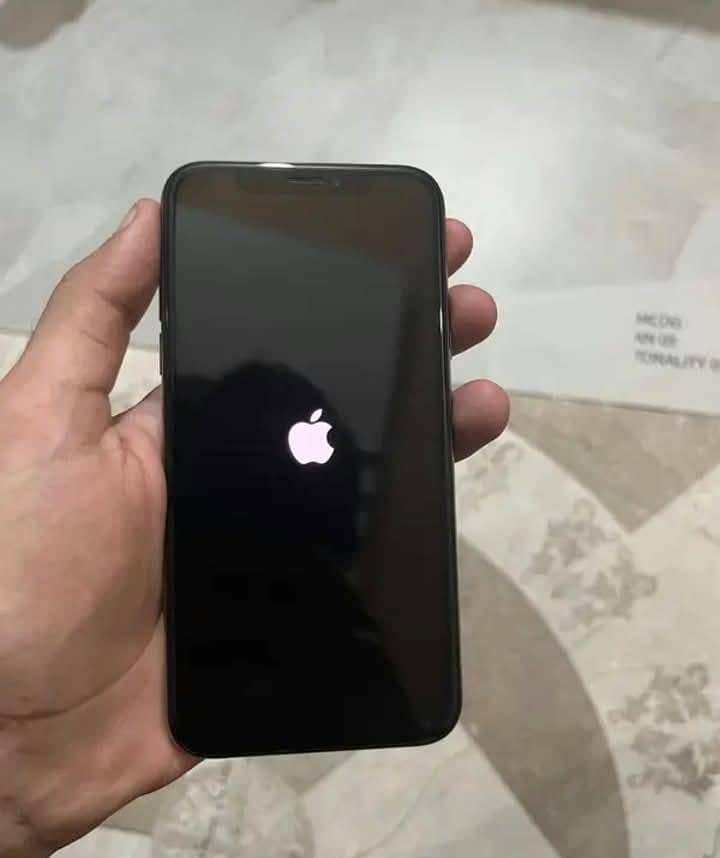 Apple iPhone XS 4