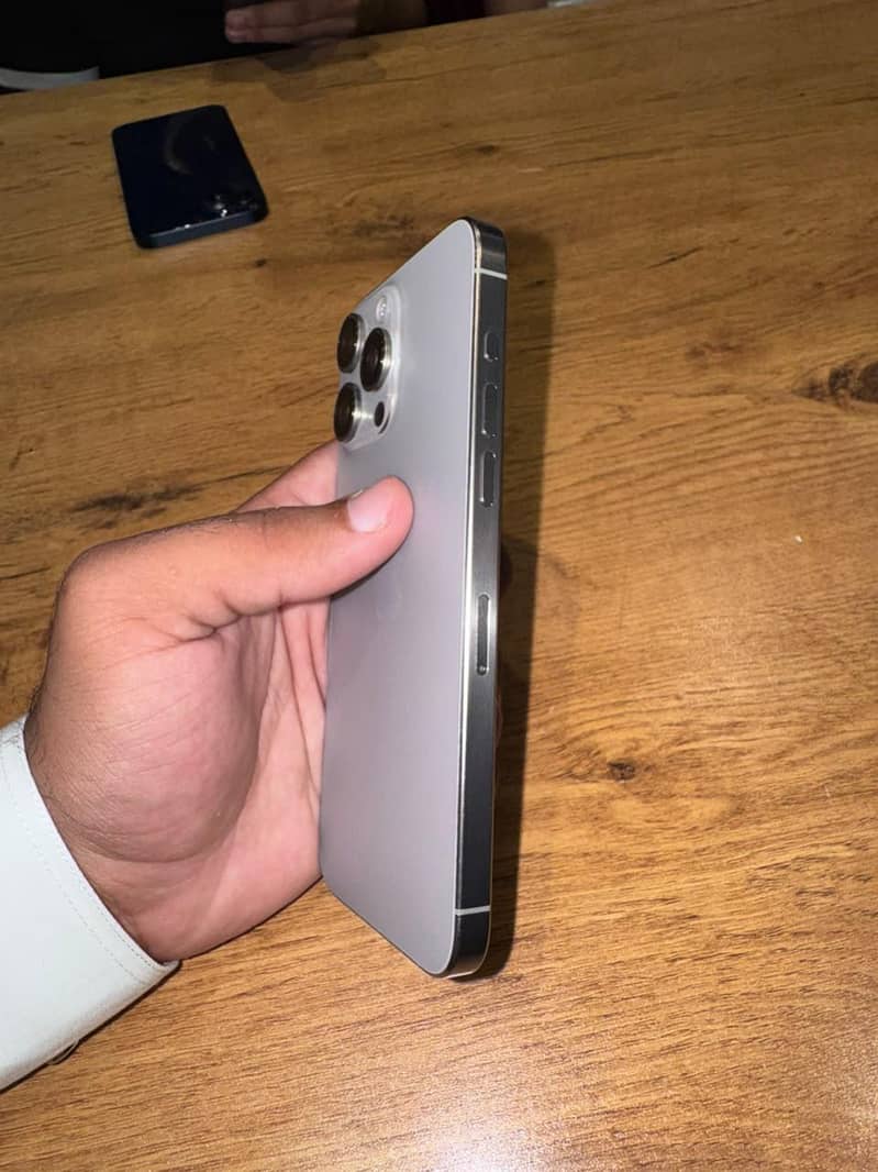 Apple iPhone 15 Pro Max 1