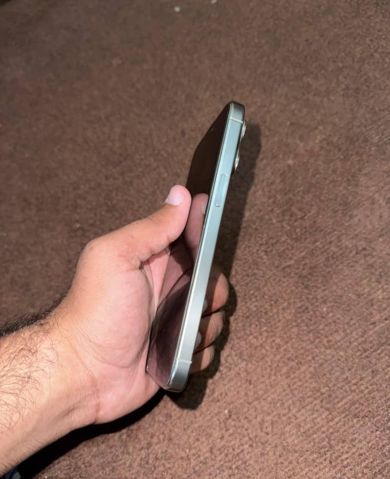 Apple iPhone 15 Pro Max 2