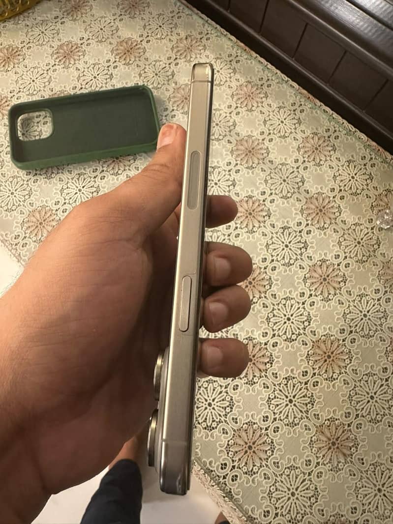Apple iPhone 15 Pro Max 2