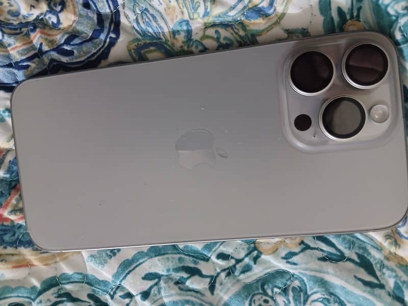 Apple iPhone 15 Pro Max 2