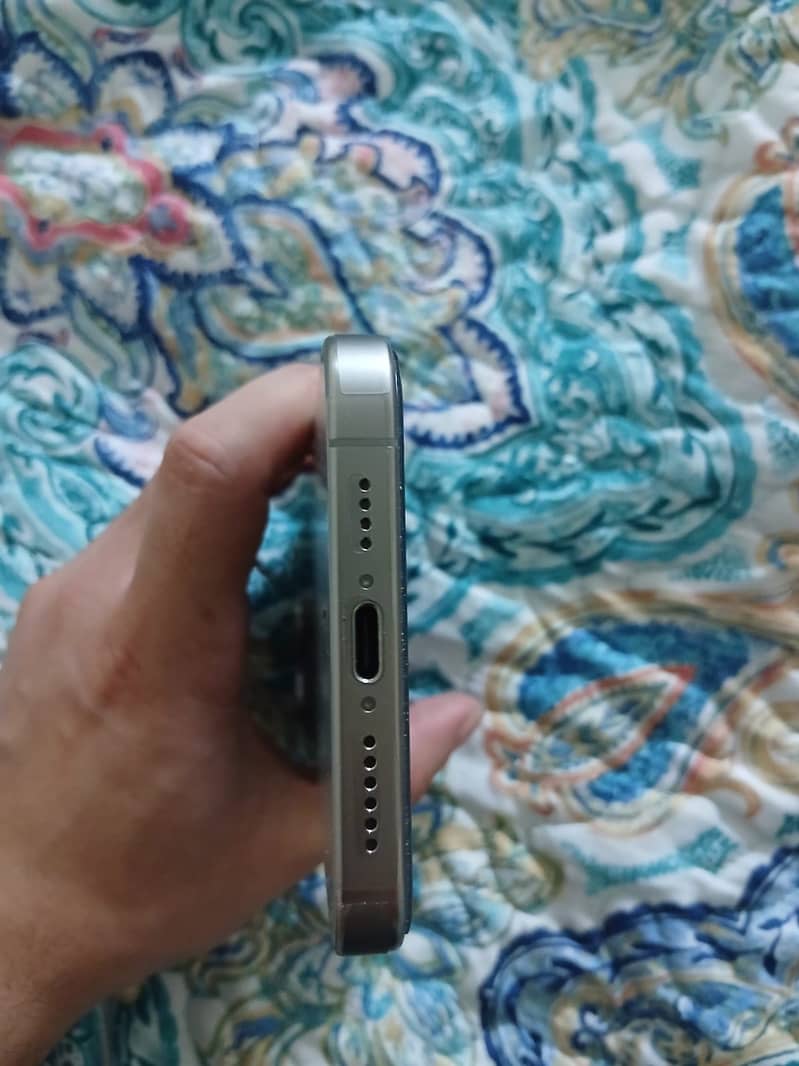 Apple iPhone 15 Pro Max 3