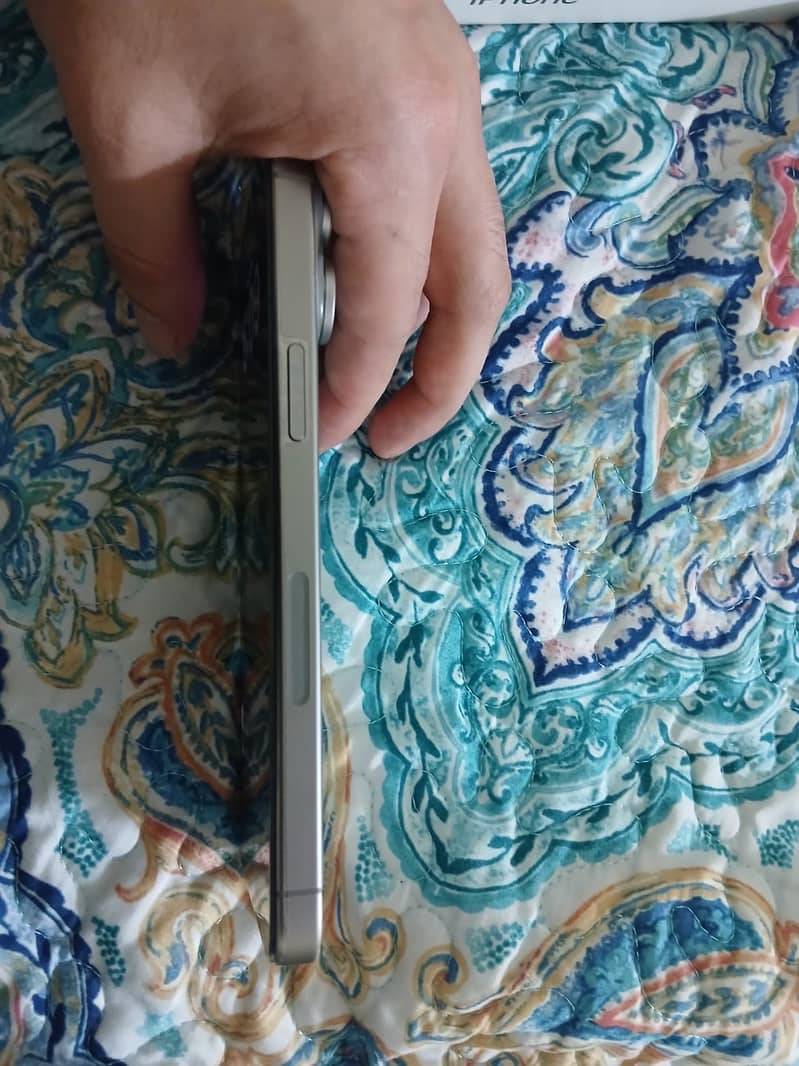 Apple iPhone 15 Pro Max 6
