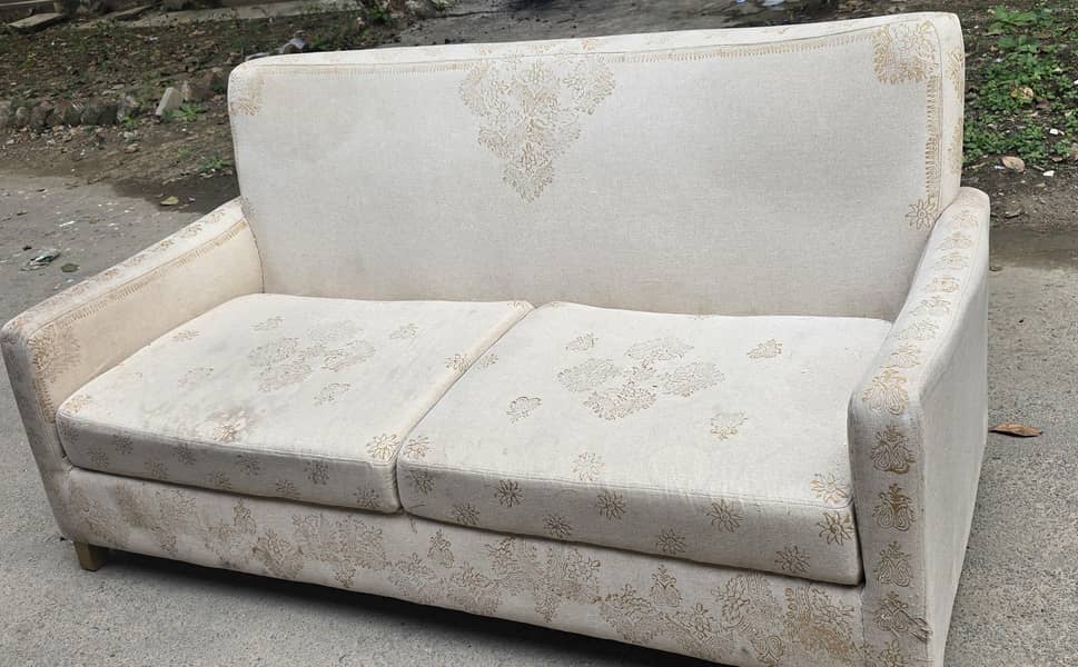3 Searer plus 2 single seat Sofas 0