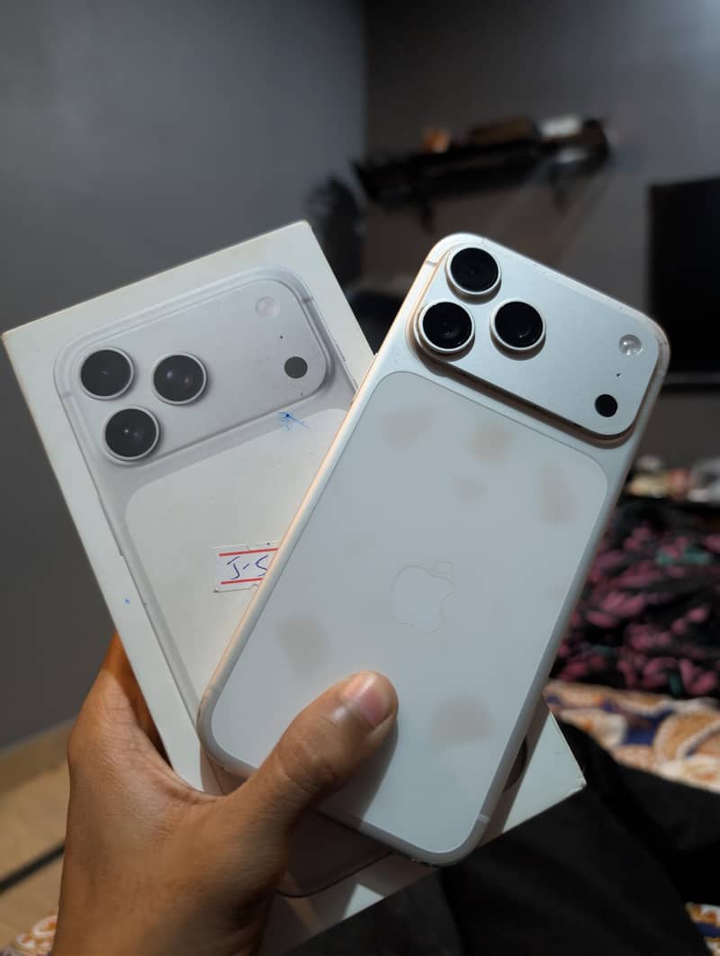 Apple iPhone 17 Pro Max 0
