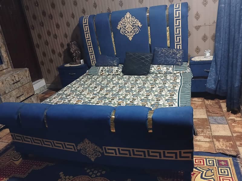 bed 2 side tabels 28 thousand 0