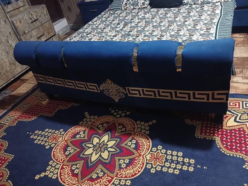bed 2 side tabels 28 thousand 1