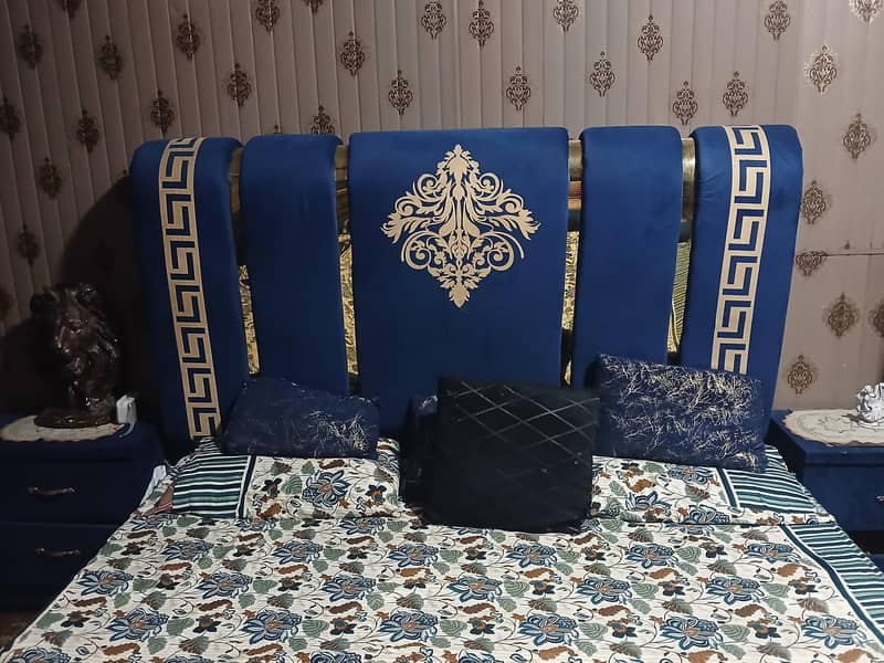 bed 2 side tabels 28 thousand 2
