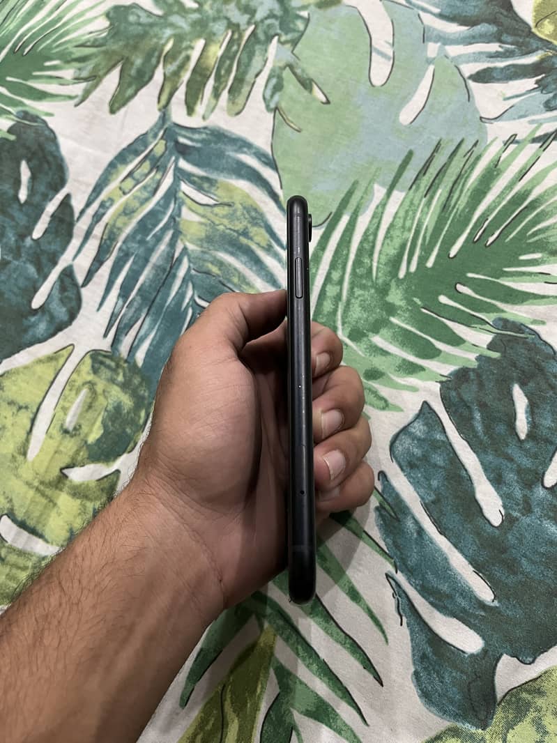 iPhone XR JV 3